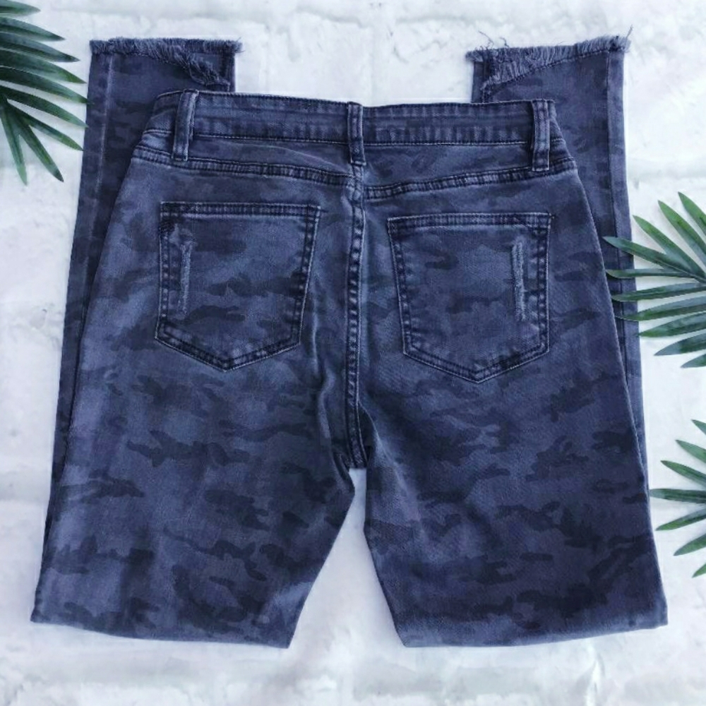 Casual Chic Charcoal Camo Ripped Skinny Jeans - Picture 15 of 16
